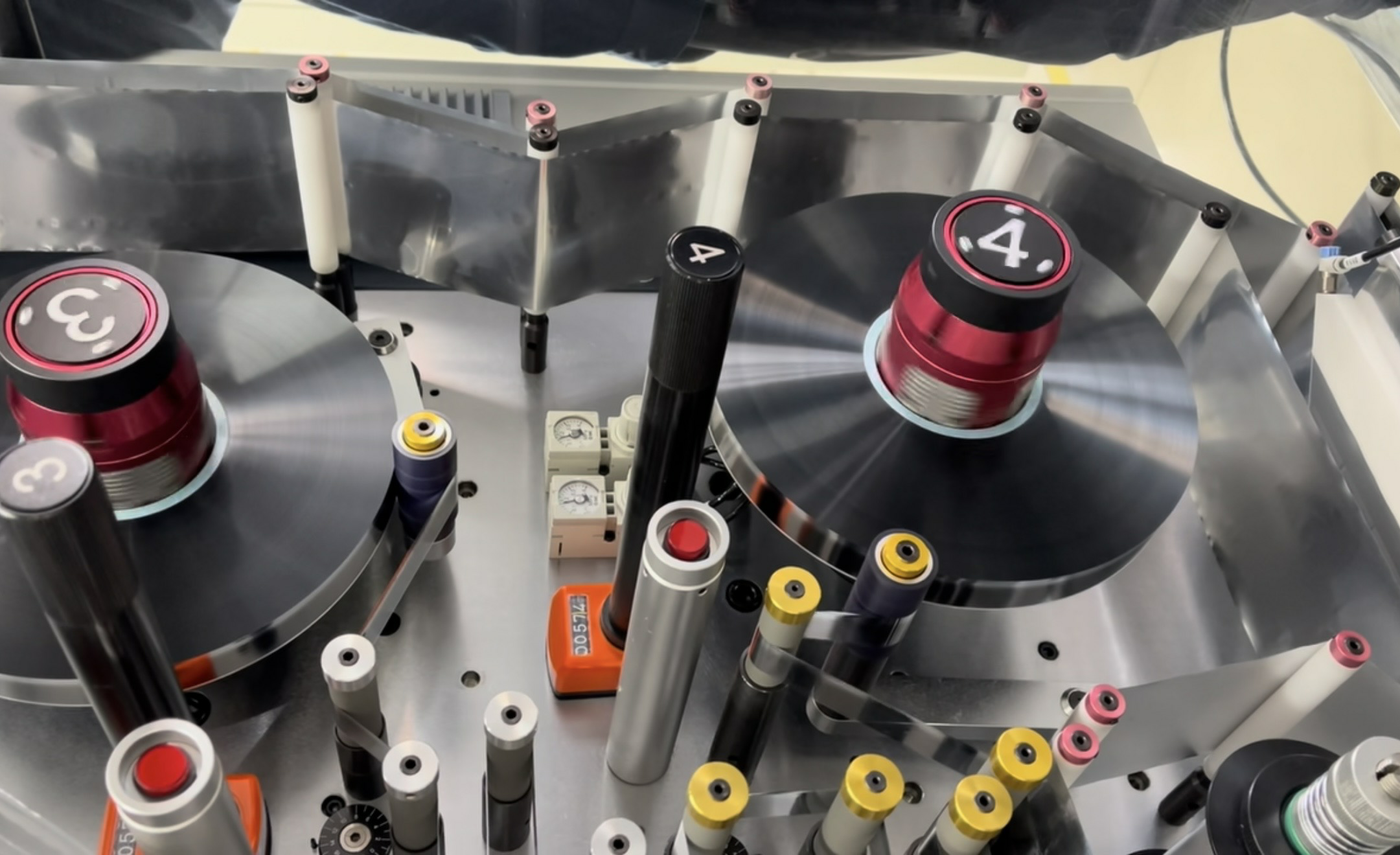 Pracovní zásady dielektrických materiálů a optimalizace výkonu kondenzátoru